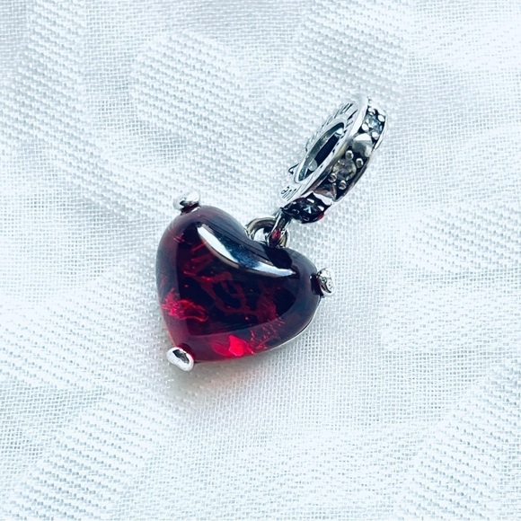 💋 NWOT Mickey & Minnie Mouse Kiss Red Heart Charm ✨ - Picture 10 of 10